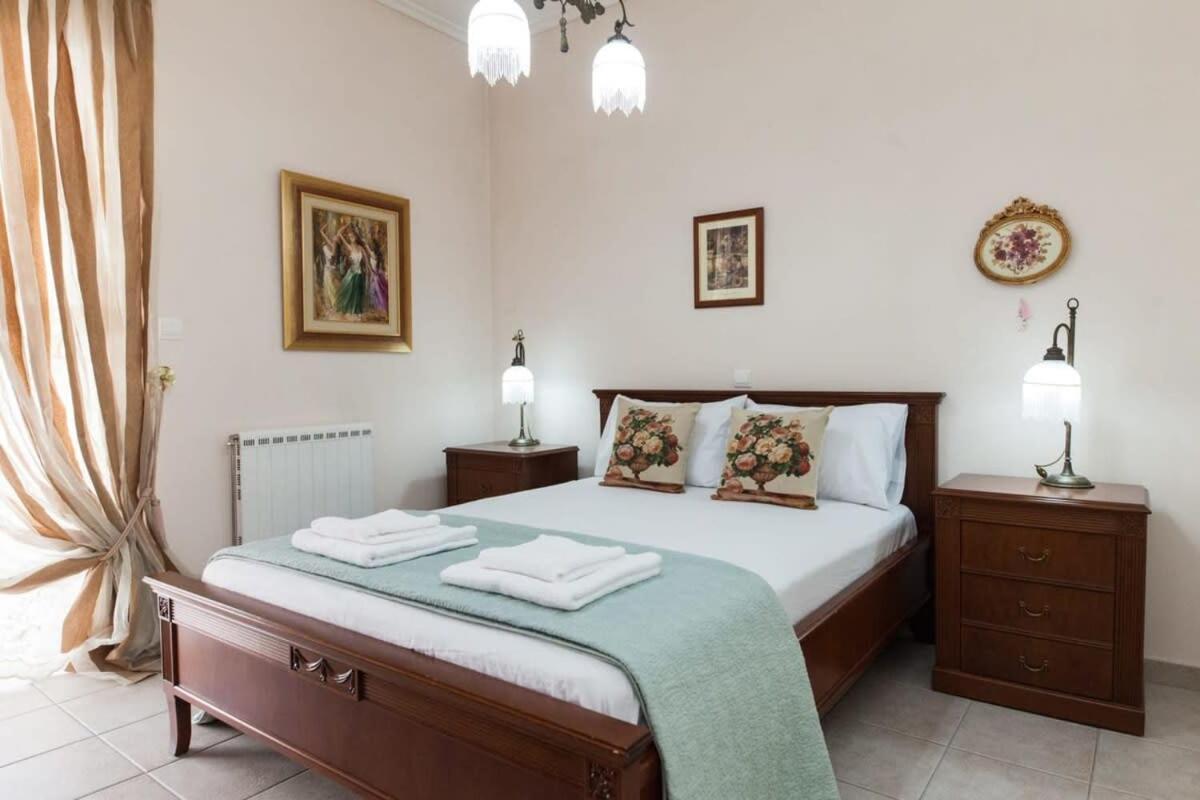 Sophisticated 2-bedroom Retreat In Petroupoli Appartement