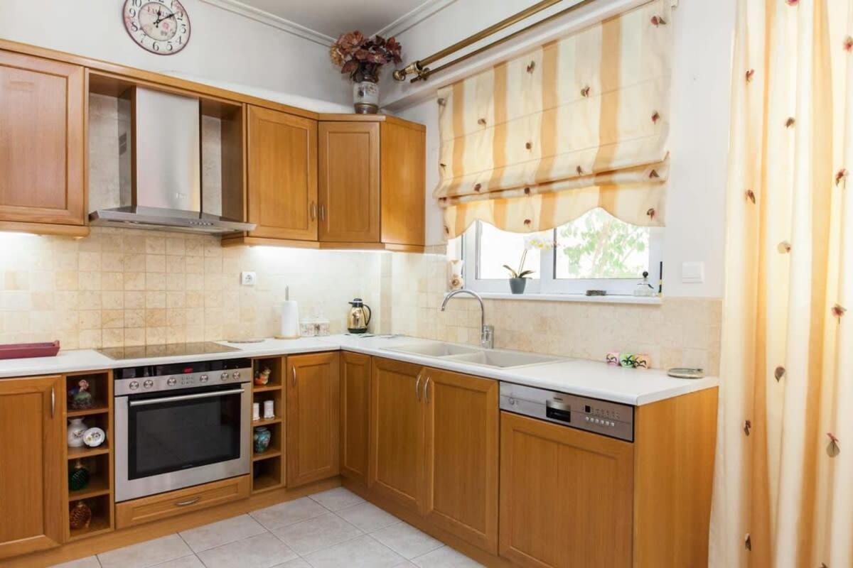 Sophisticated 2-bedroom Retreat In Petroupoli * Athènes