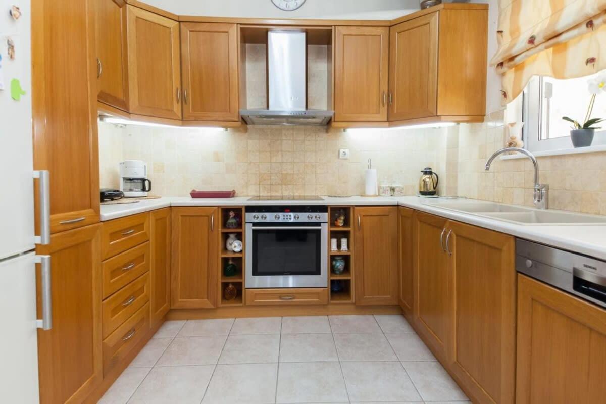Sophisticated 2-bedroom Retreat In Petroupoli Appartement *