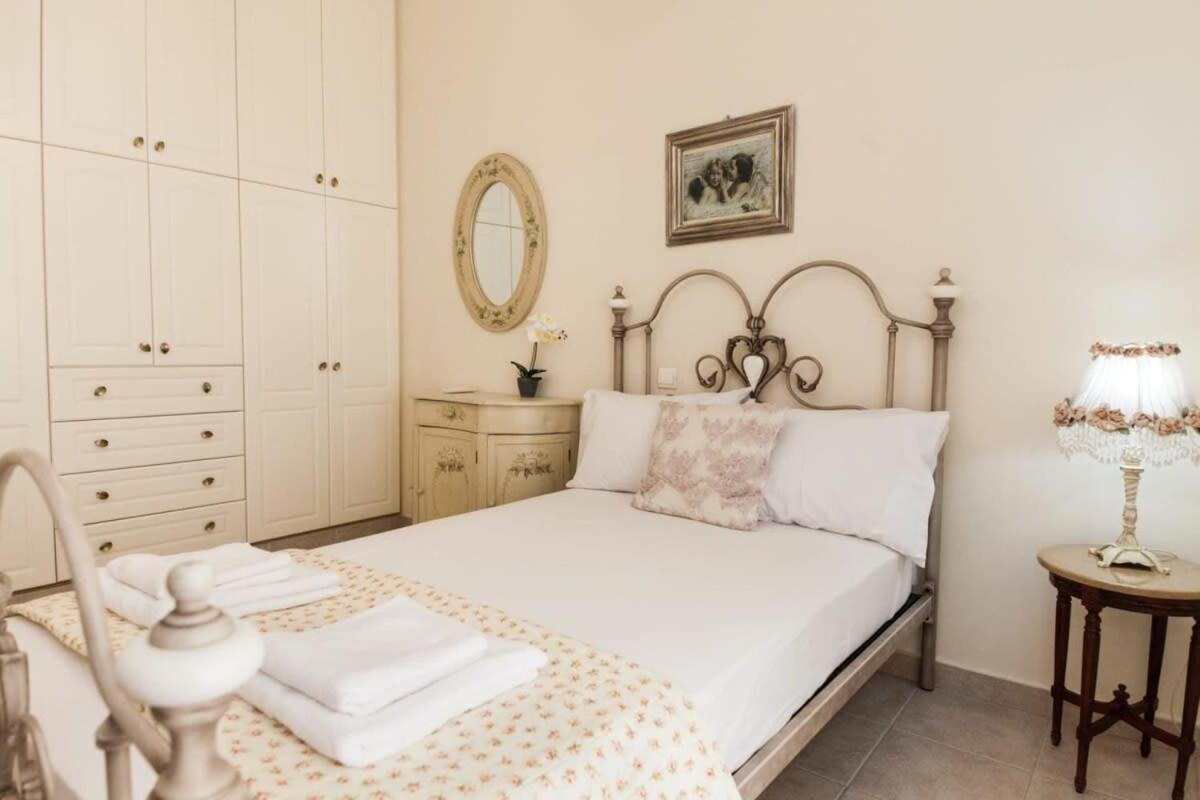 Sophisticated 2-bedroom Retreat In Petroupoli