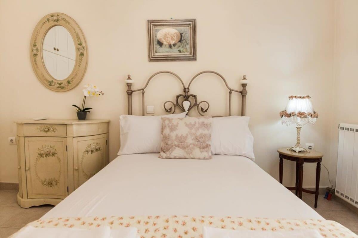 Sophisticated 2-bedroom Retreat In Petroupoli Appartement *