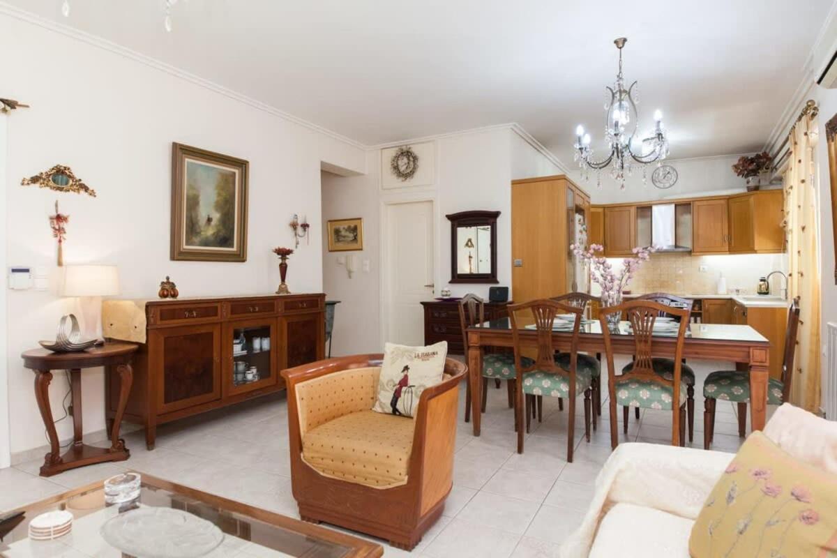 Sophisticated 2-bedroom Retreat In Petroupoli Appartement *