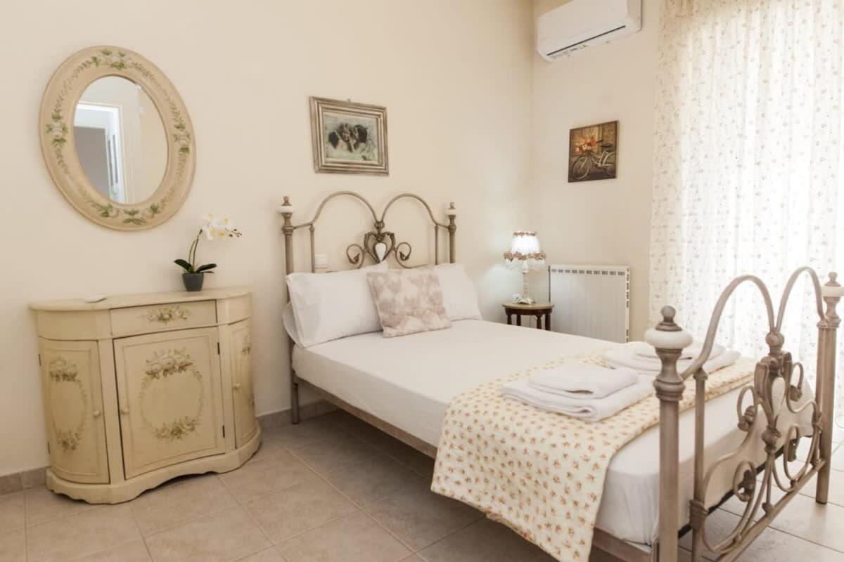 Apartment Sophisticated 2-bedroom Retreat In Petroupoli